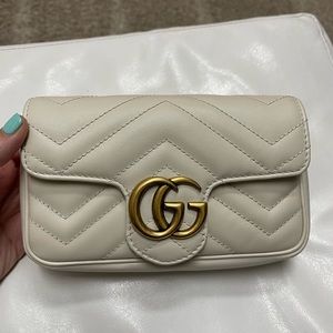 LAST DAYS BEFORE BREAK!! AUTHENTIC Almost New Gucci Marmont super mini bag.